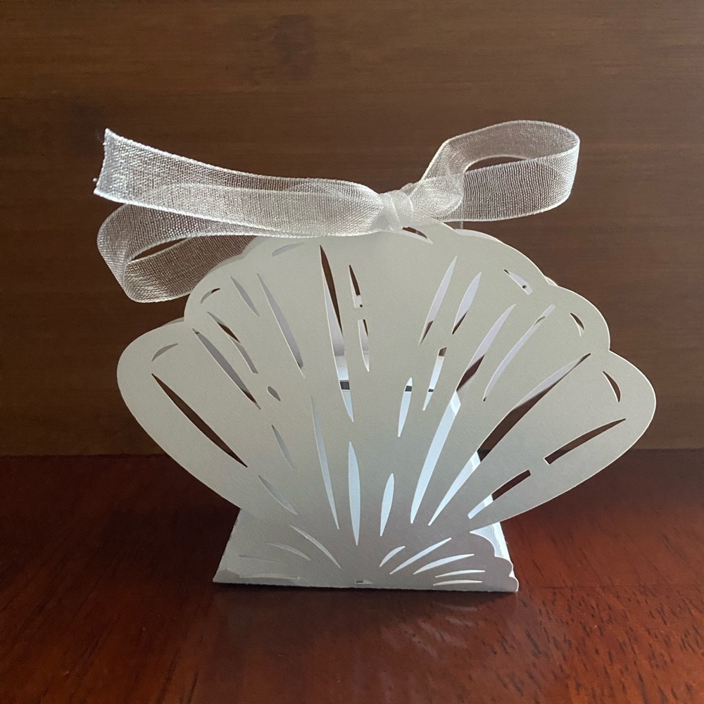Seashell shaped party favor box